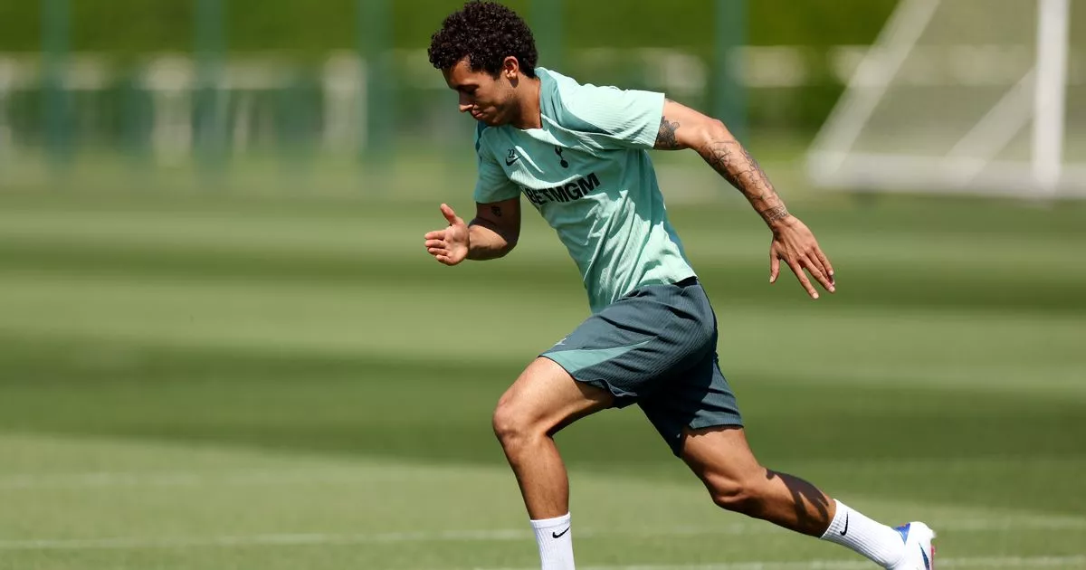 Watch as Brennan Johnson wiped out by forgotten Spurs man in training