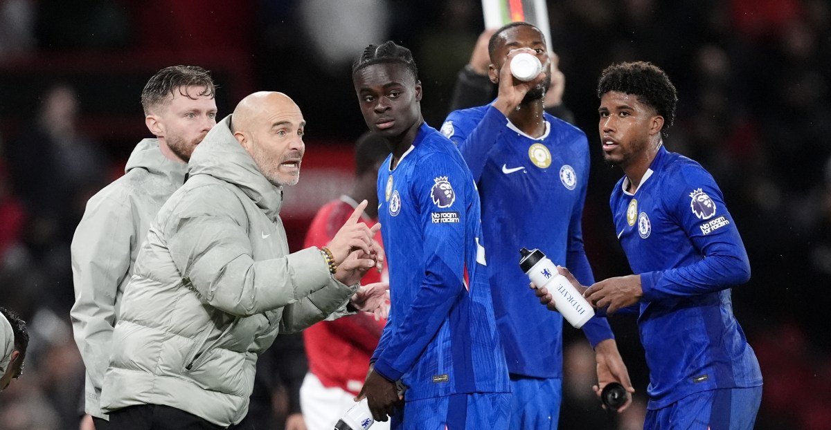 Enzo Maresca tries to explain his substitutions against Manchester United