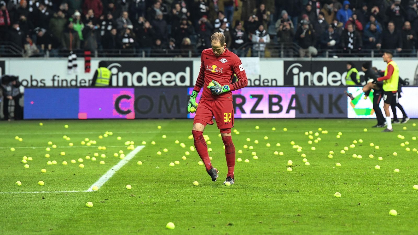 When German fans killed Monday Night Football with silence and tennis balls